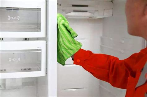洗冰箱怎么洗（怎么洗冰箱最快最干净?）